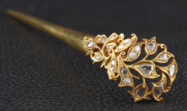 (image for) AN ANTIQUE 20K YELLOW GOLD INTAN HAIR PIN